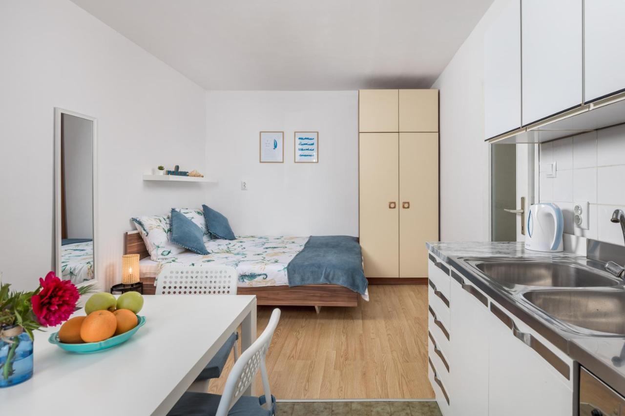 Apartment Papalina เวอร์ซาร์ ภายนอก รูปภาพ