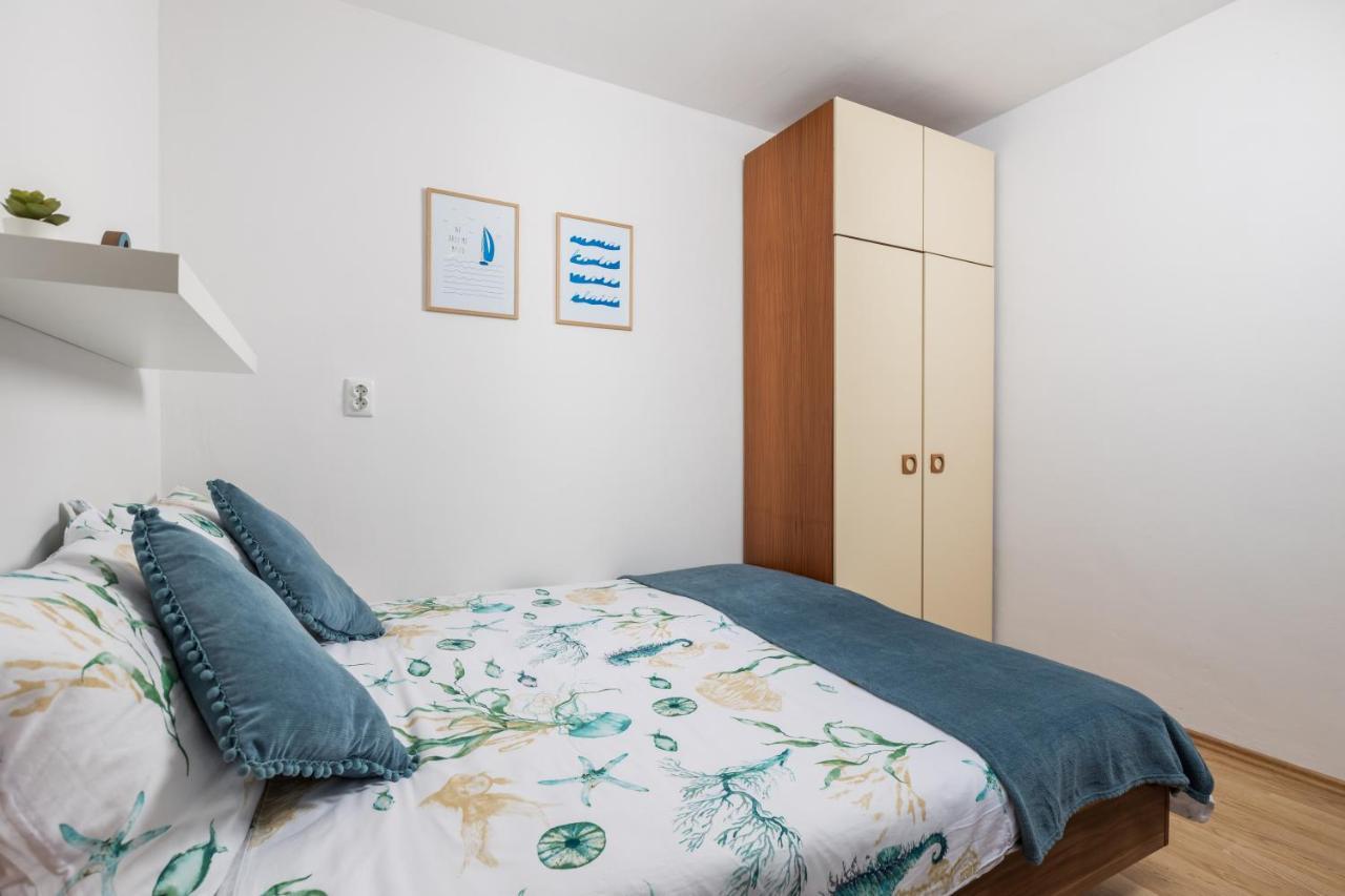 Apartment Papalina เวอร์ซาร์ ภายนอก รูปภาพ